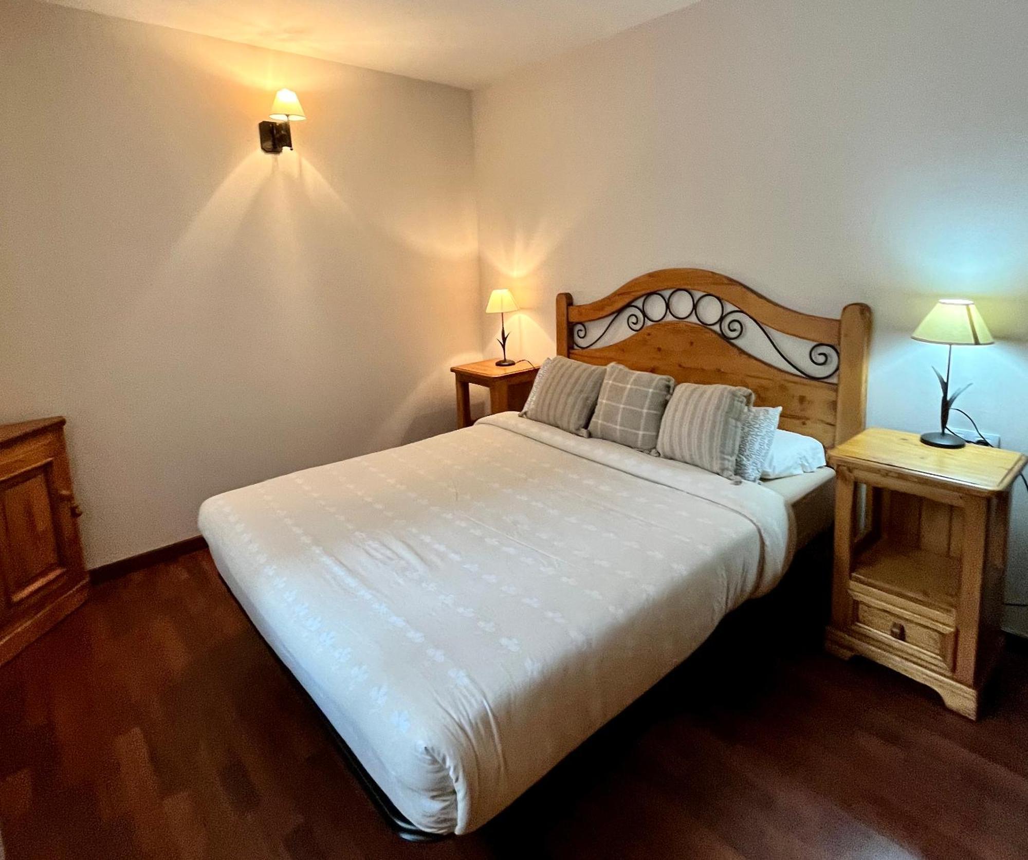 Luxury House Valencia D'Aneu Apartman Kültér fotó