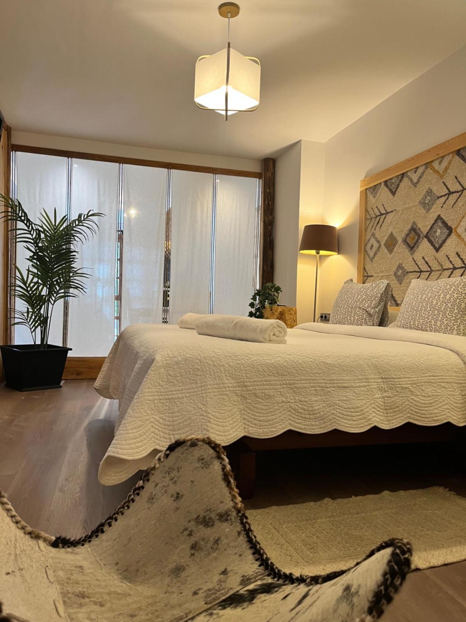 Luxury House Valencia D'Aneu Apartman Kültér fotó
