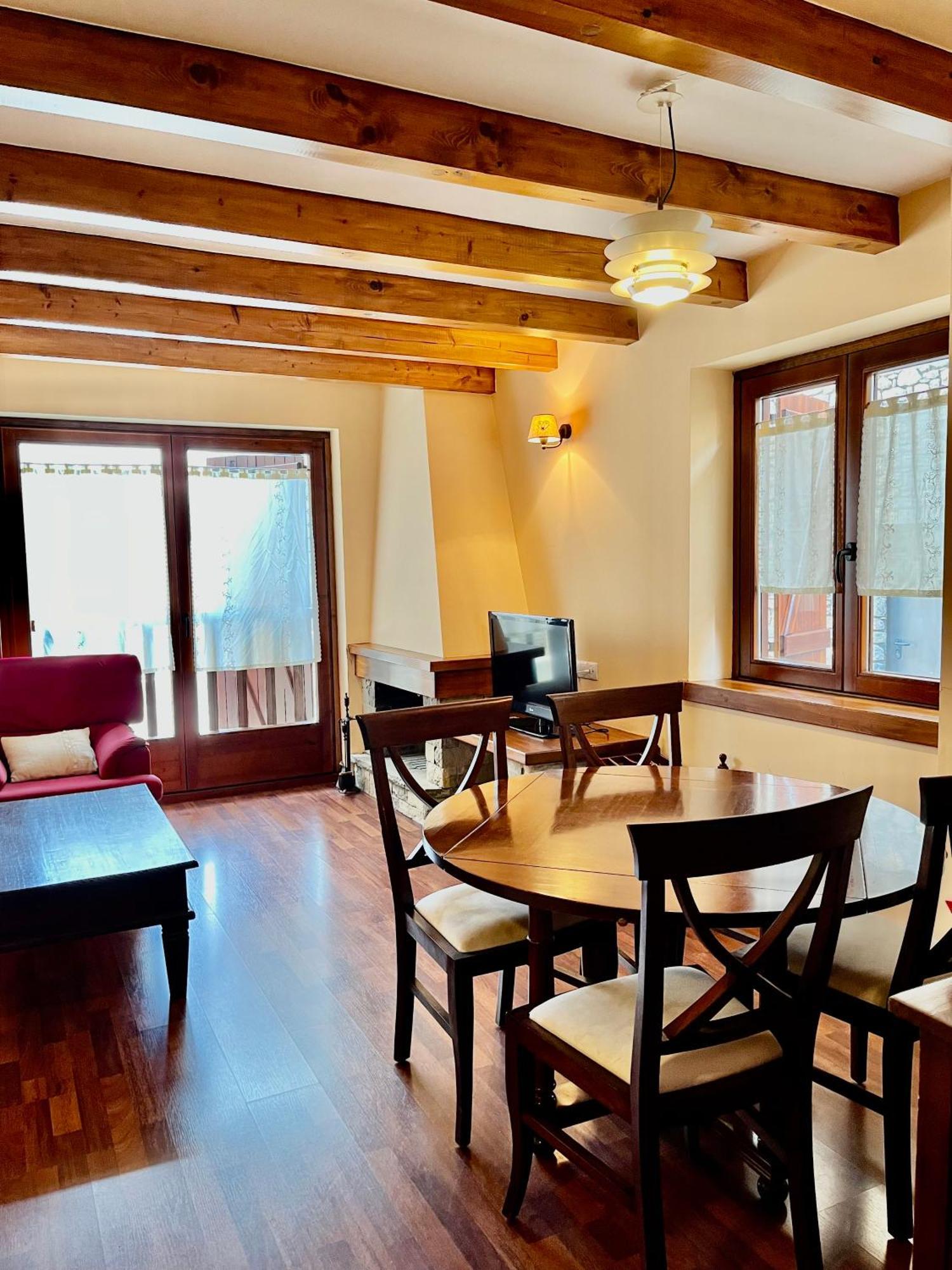Luxury House Valencia D'Aneu Apartman Kültér fotó