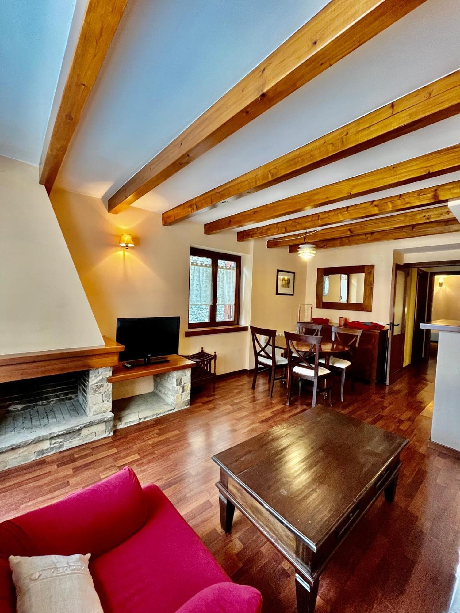 Luxury House Valencia D'Aneu Apartman Kültér fotó