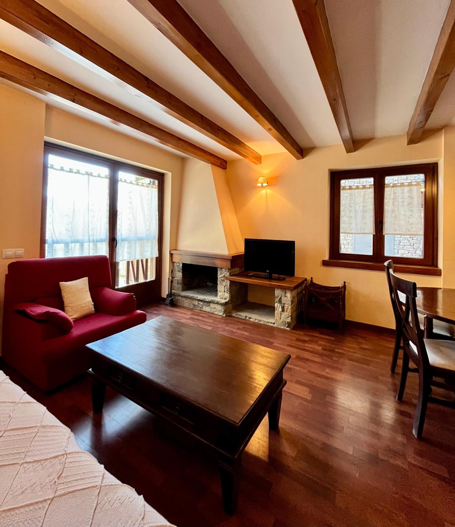 Luxury House Valencia D'Aneu Apartman Kültér fotó